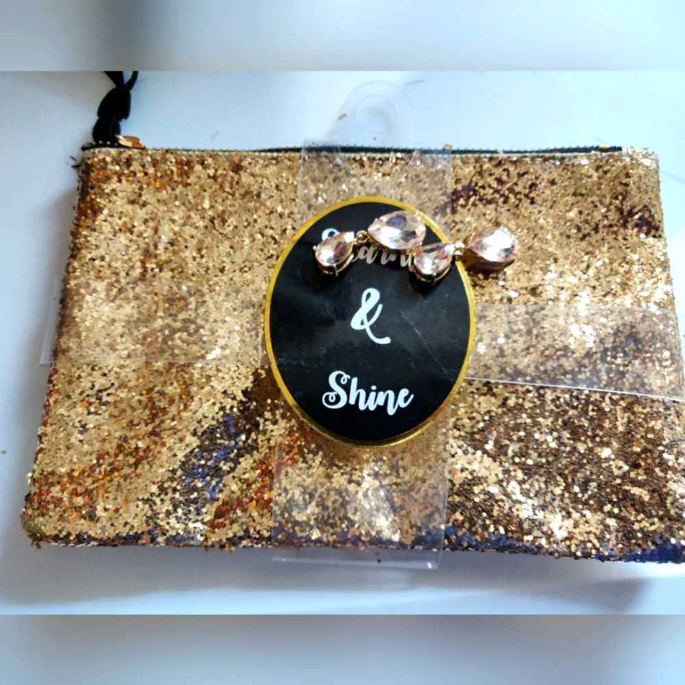 NWT Sparkle and shine wristlet and earring set ( black or gold)